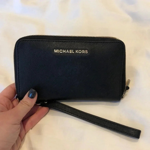 Michael Kors Large Leather Smartphone Wristlet - Picture 4 of 7